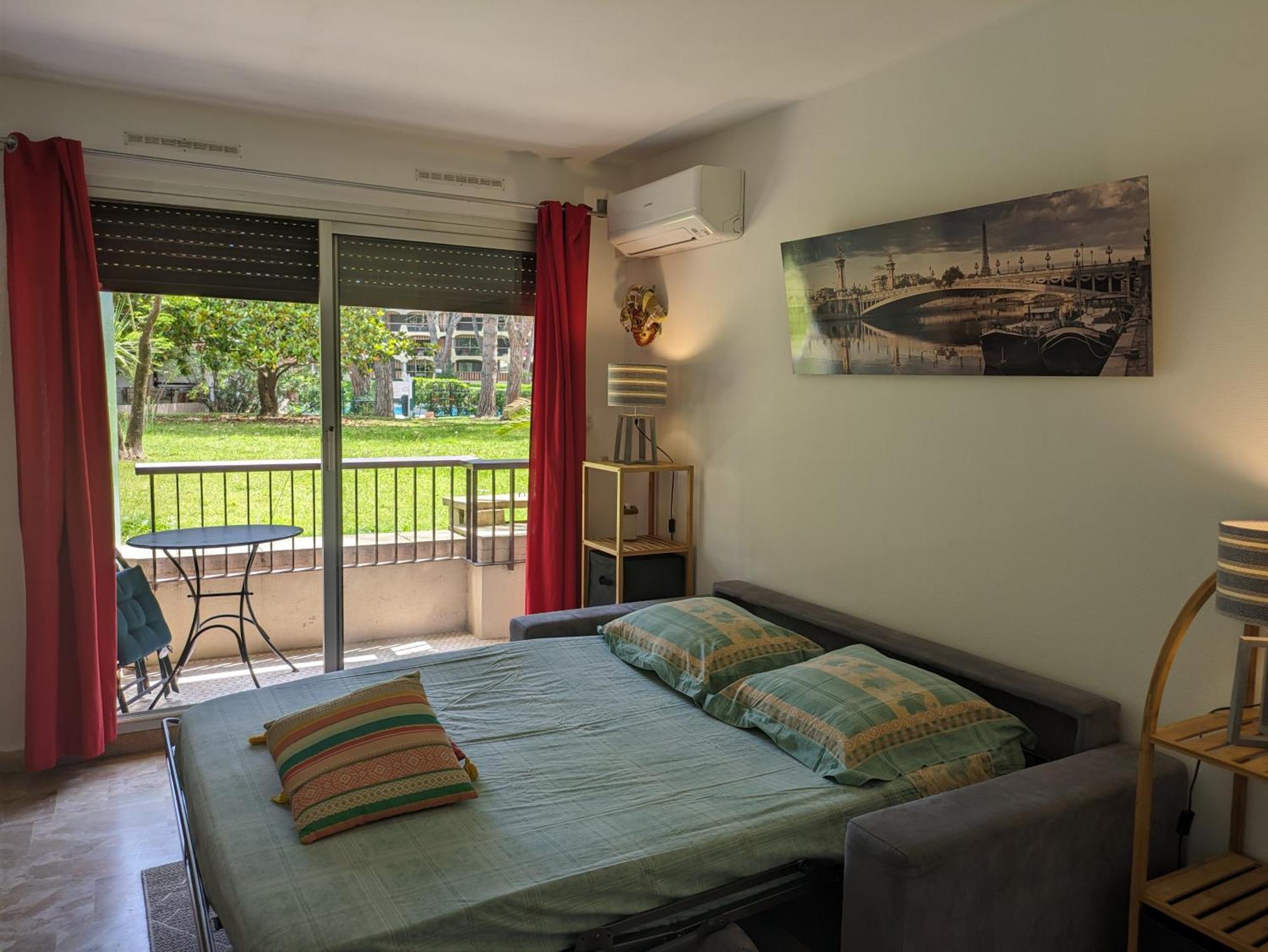Apartment Dans *